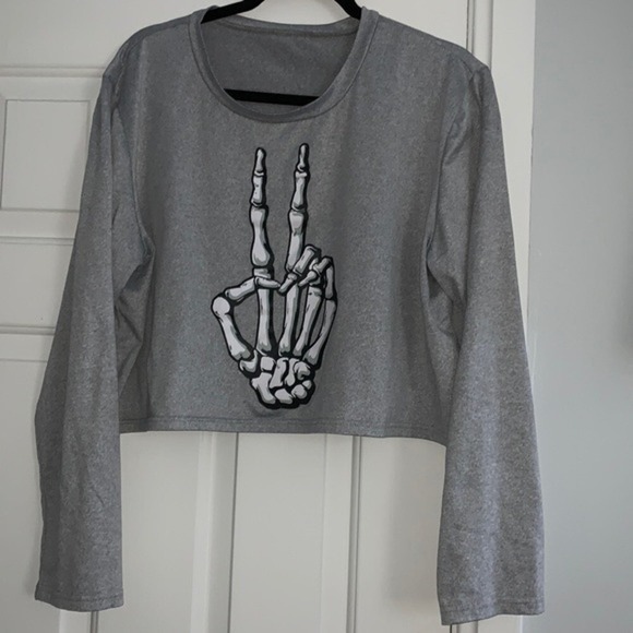 SHEIN Curve Tops - SHEIN Curve Grey Skeleton Peace Sign Graphic Long Sleeve Crop‎ Top Womens 2XL